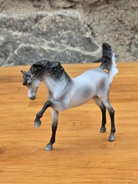 Breyer Stablemate 2024 TSC Series 6 Gray Arabian Stallion "Twist" (INV209)